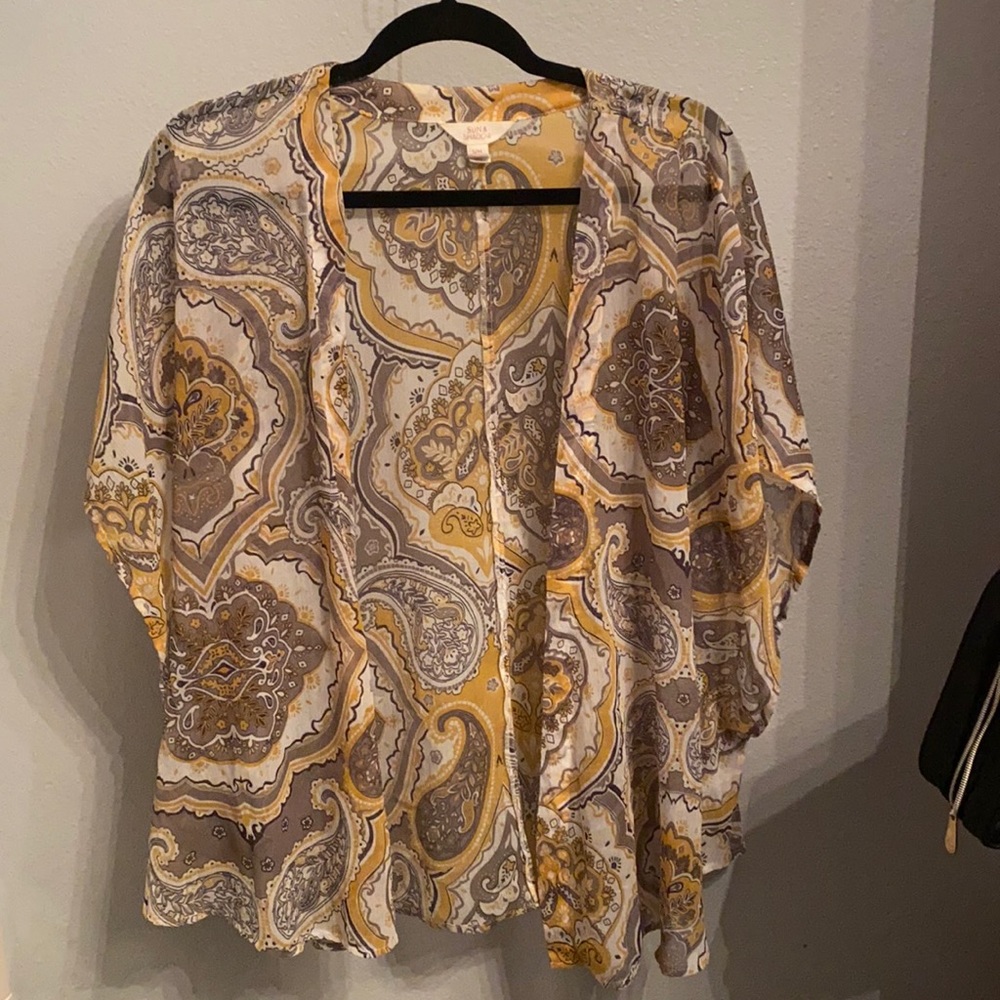 Gray, white and yellow kimono